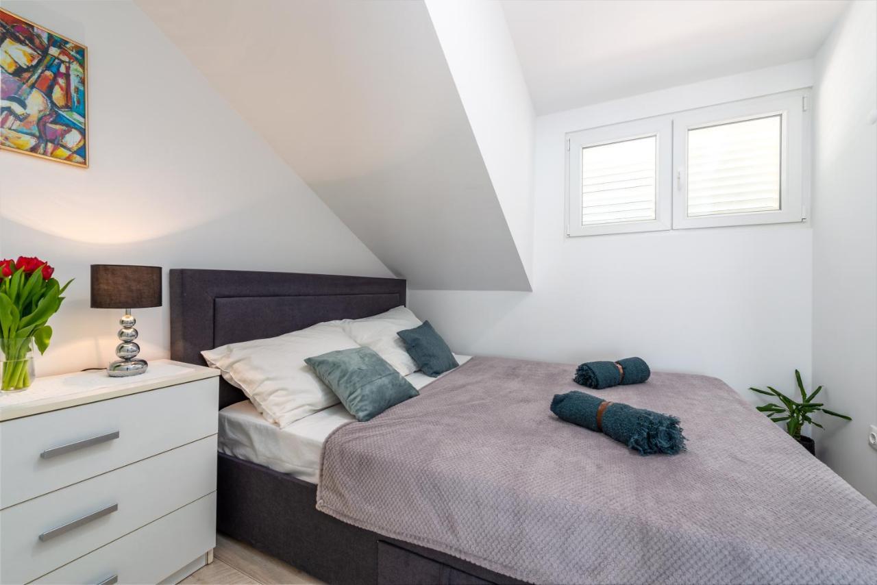 Guest House Allineeddubrovnik Choose Between Double Room Or Penthouse Or Studio Apartments Free Parking Exterior photo
